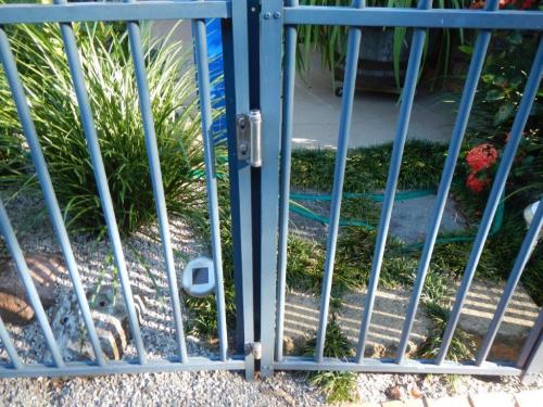 Different gate – same issue with earlier model adjustable hinges – positioning deemed climbable